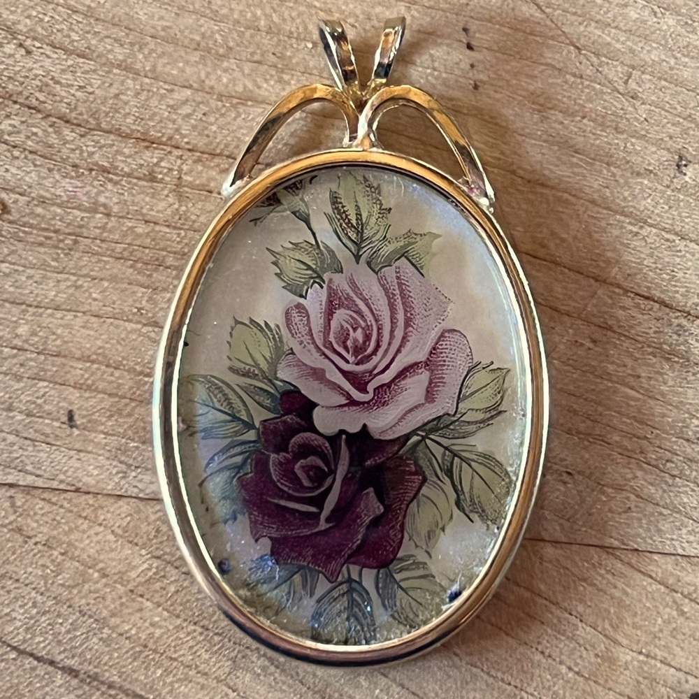 Beautiful vintage gold tone Victorian Rose Reverse Painted pendant 2”